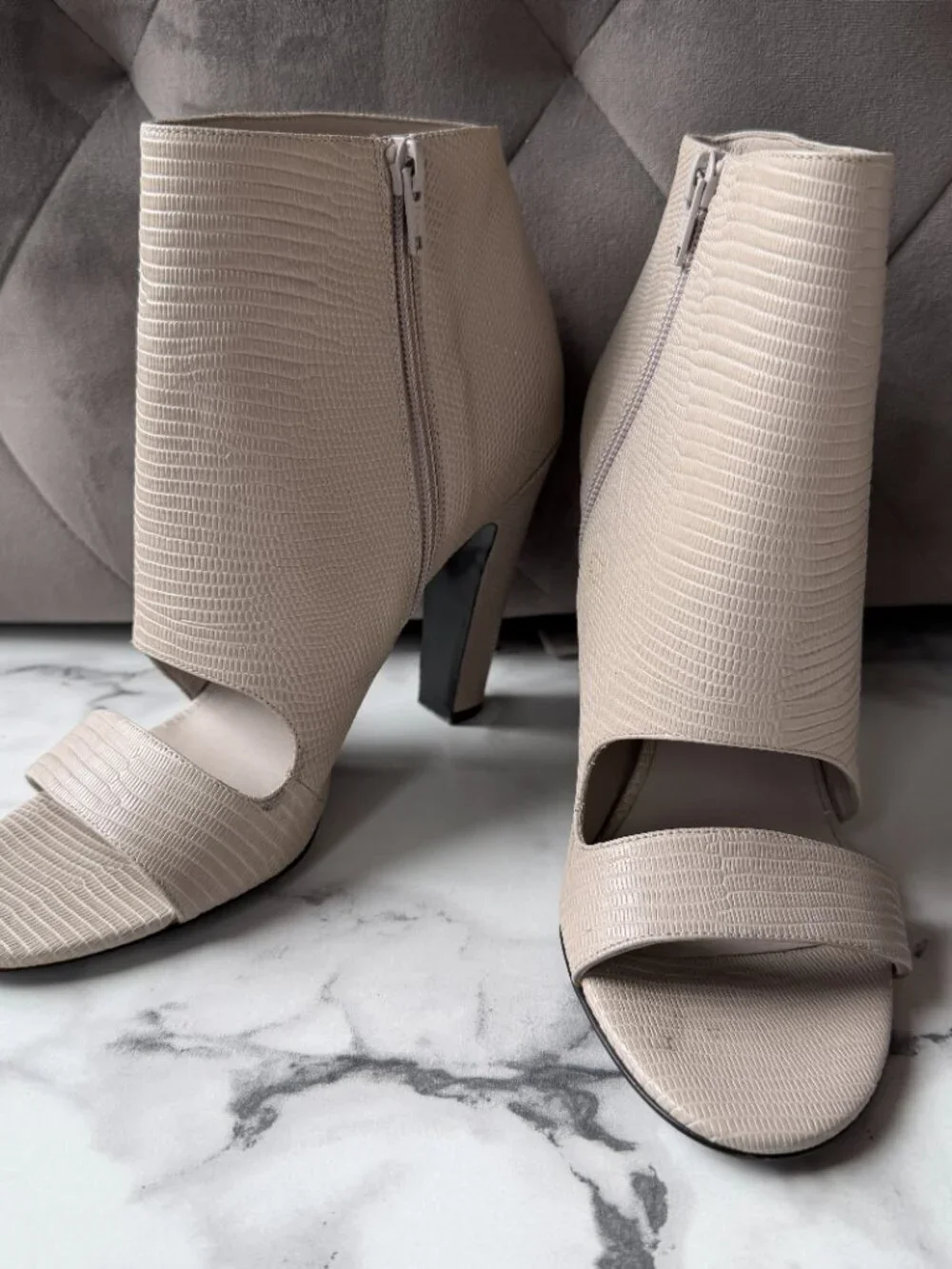 Vince Sansa Light Gray Leather Open Toe Bootie Heels Size 9.5